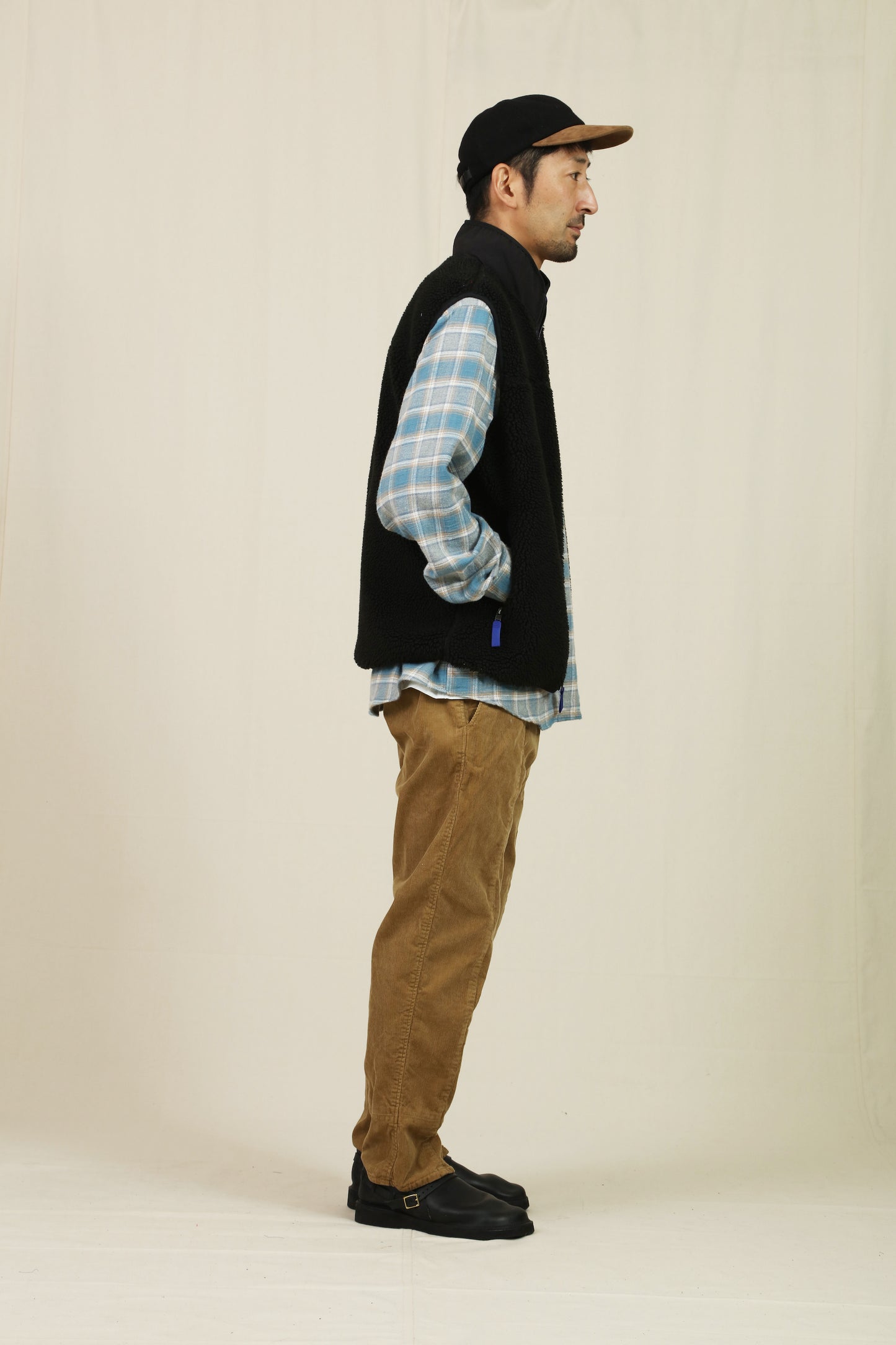 BOOTS CUT PANTS