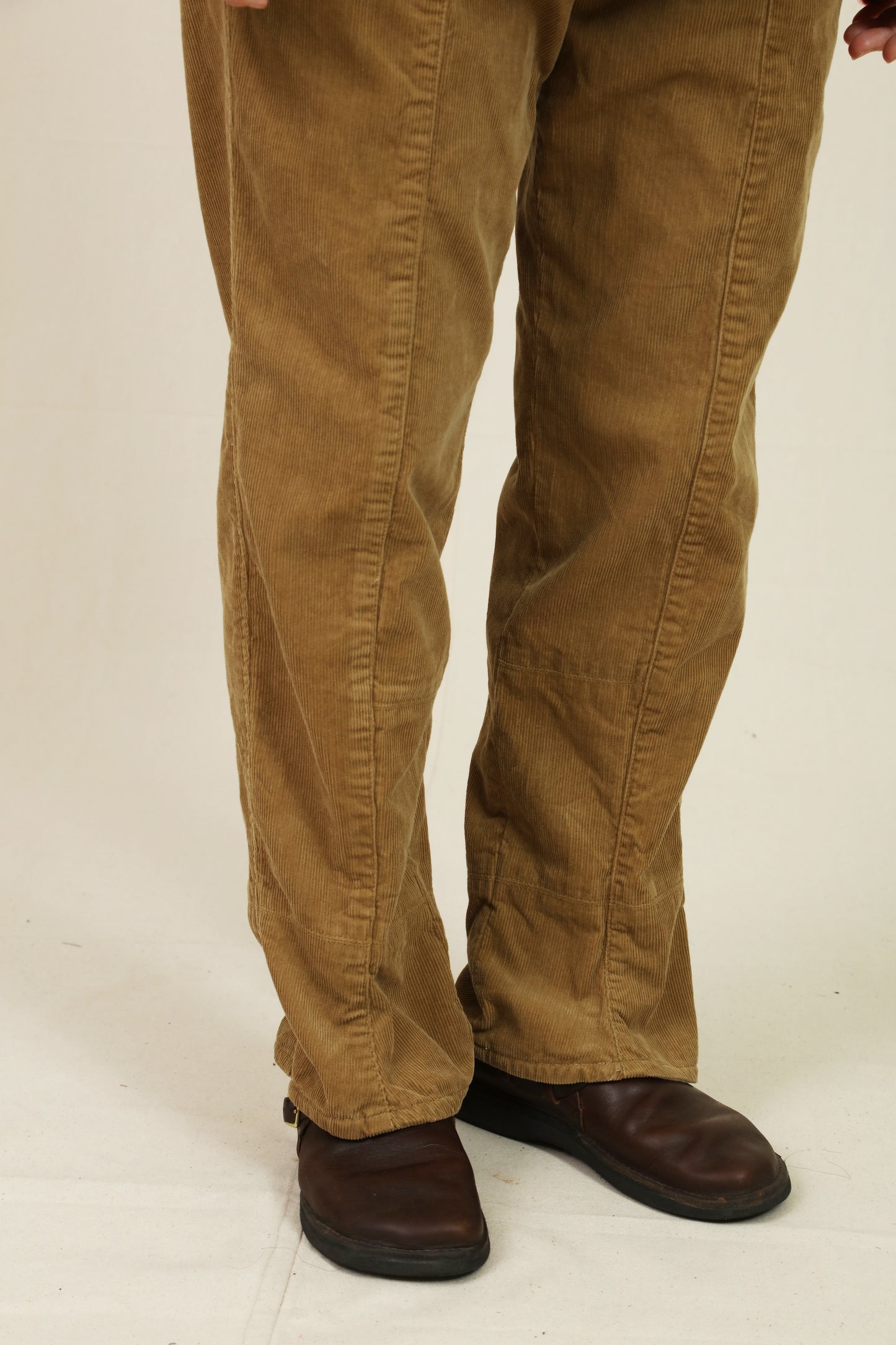 BOOTS CUT PANTS
