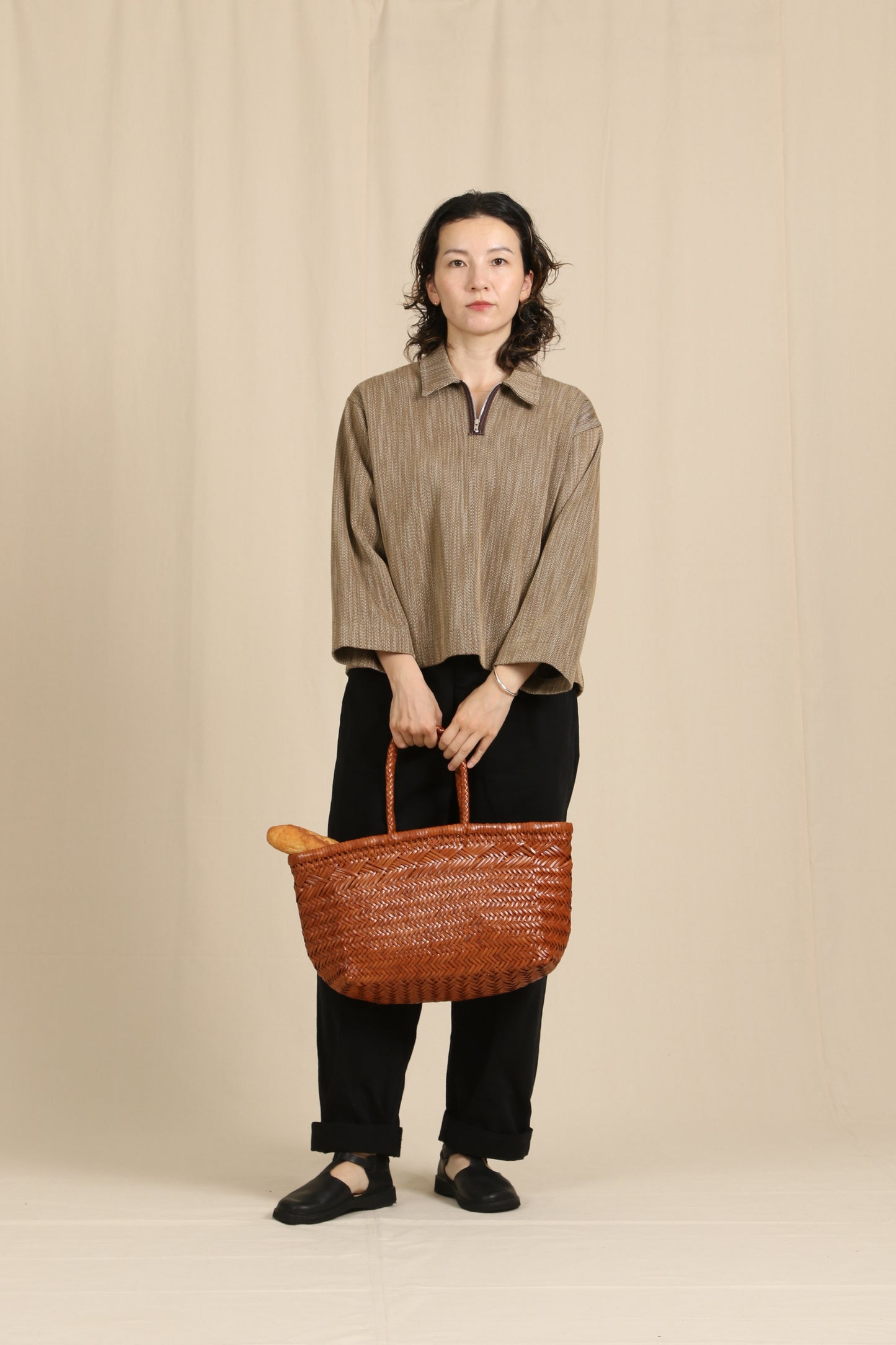 (a)Middle English_blk,(b)Middle English_natural rough out,(c)T-Strap_brown,(d)Mary Jane_burgundy