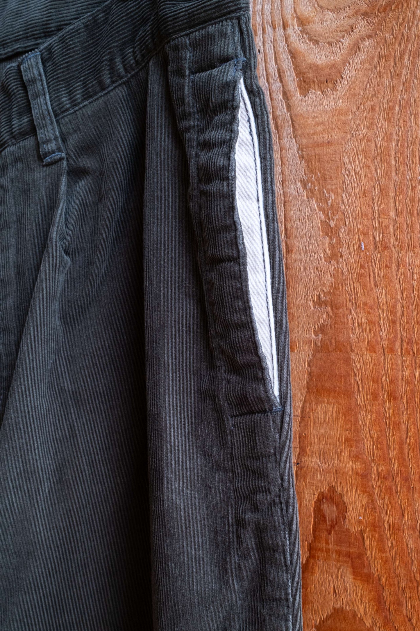 BIG SILHOUETTE PANTS