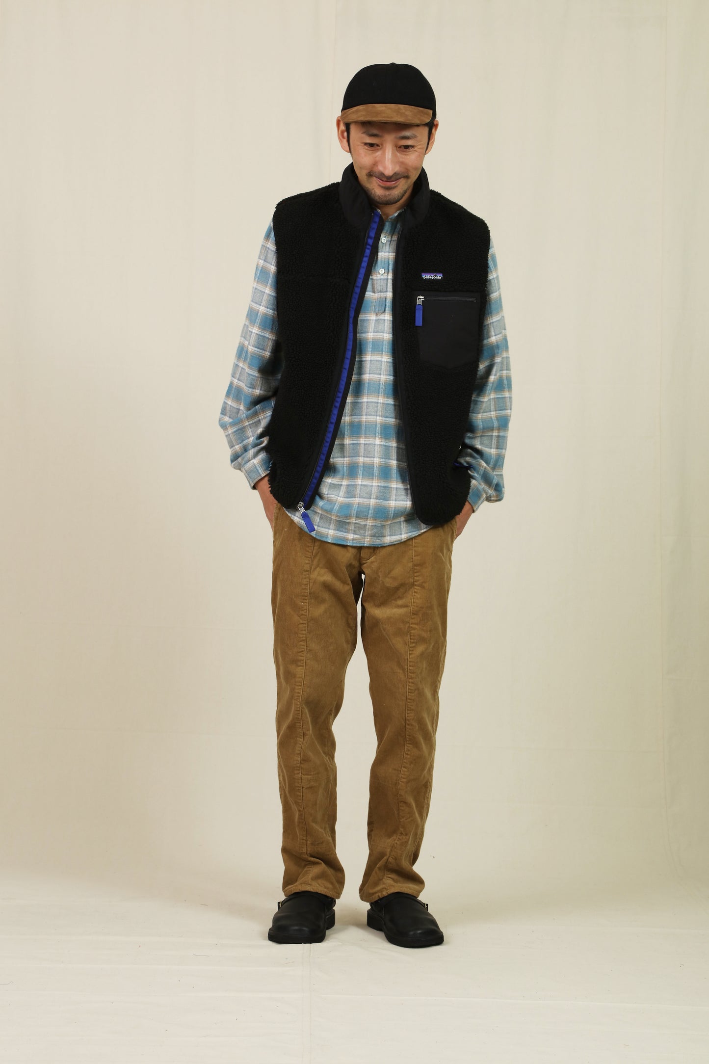BOOTS CUT PANTS
