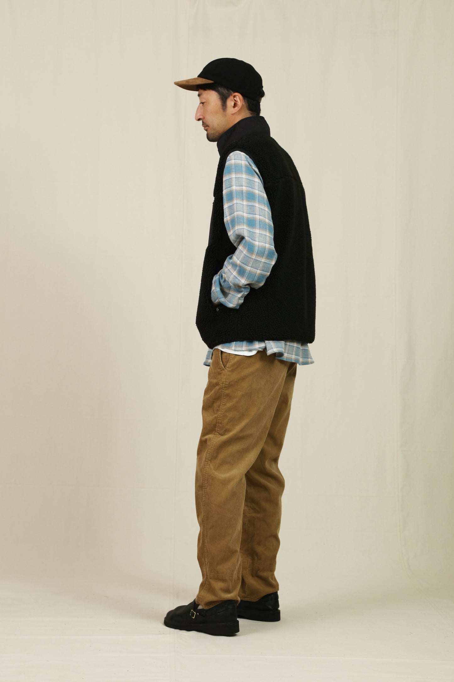 BOOTS CUT PANTS