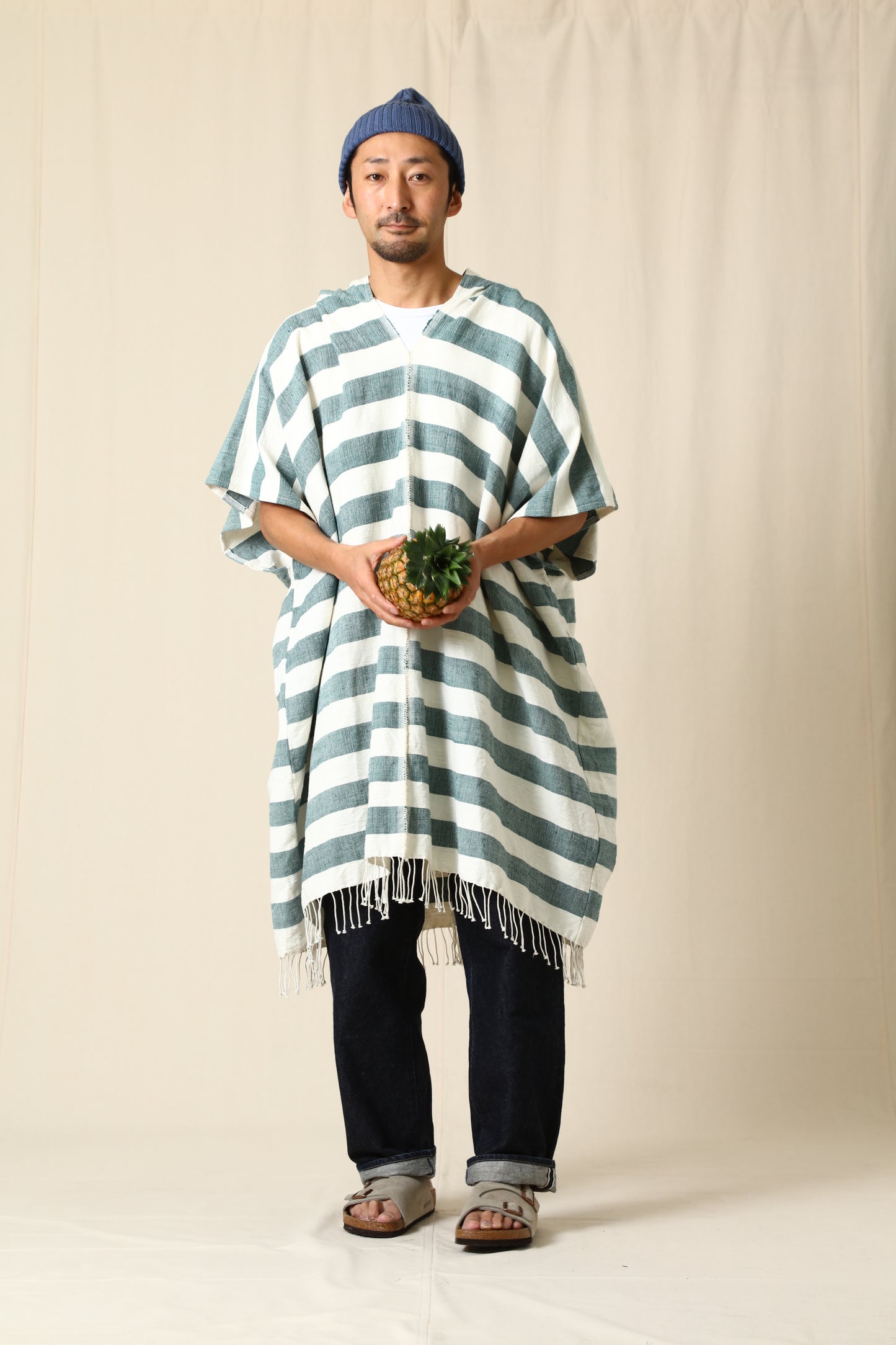 sabahar hooded poncho / jonnlynx