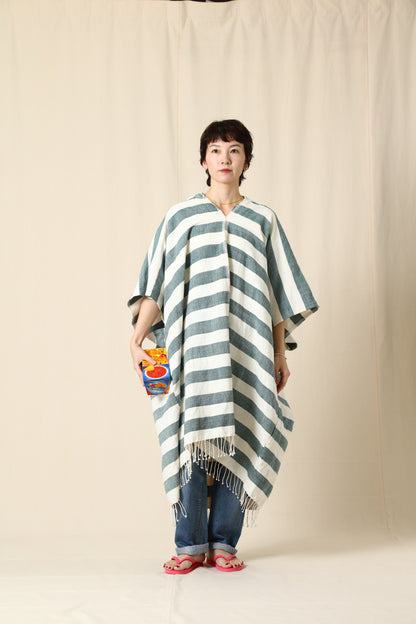 sabahar hooded poncho / jonnlynx
