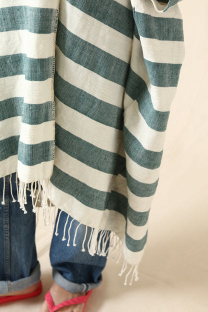 sabahar hooded poncho / jonnlynx