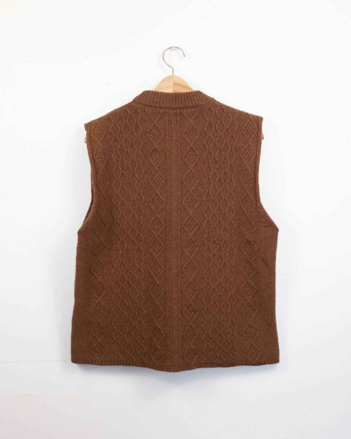 hache / MANSEL VEST