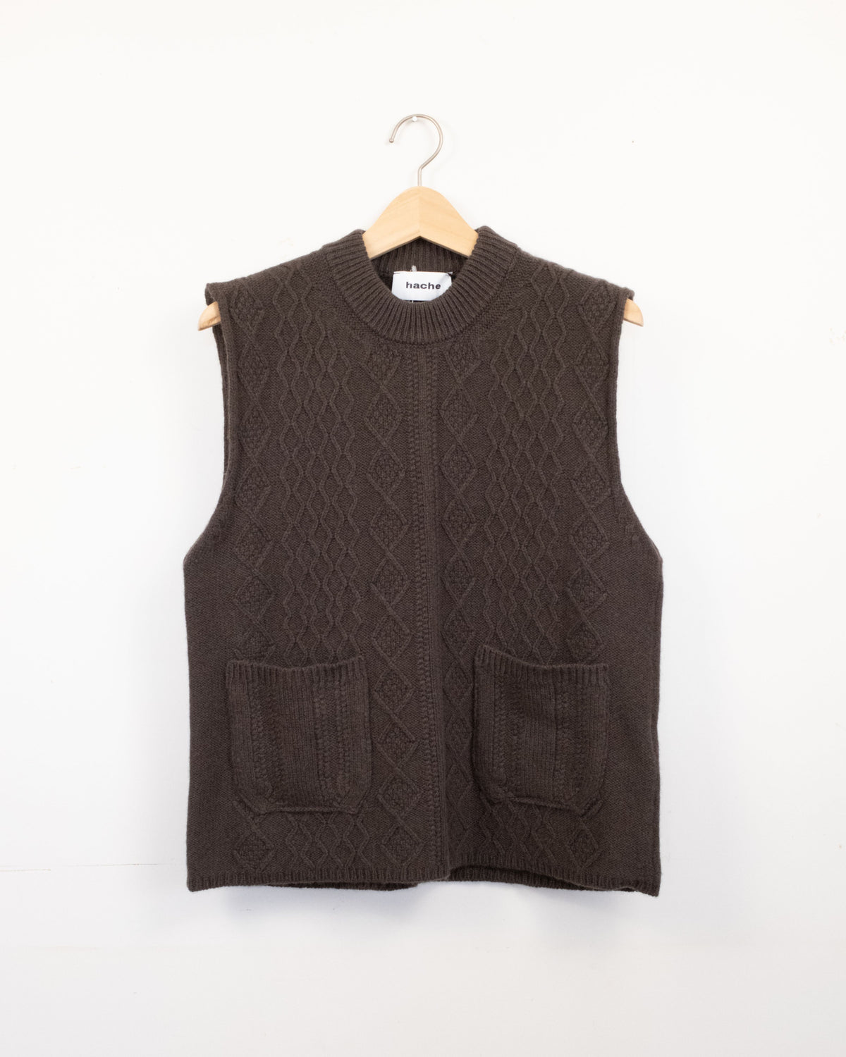 hache / MANSEL VEST