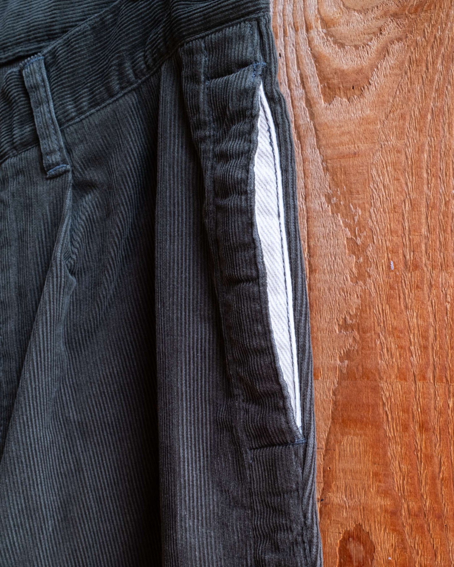 BIG SILHOUETTE PANTS