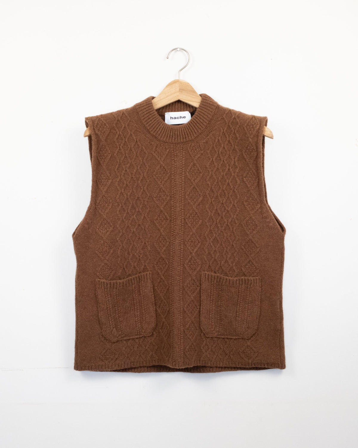 hache / MANSEL VEST